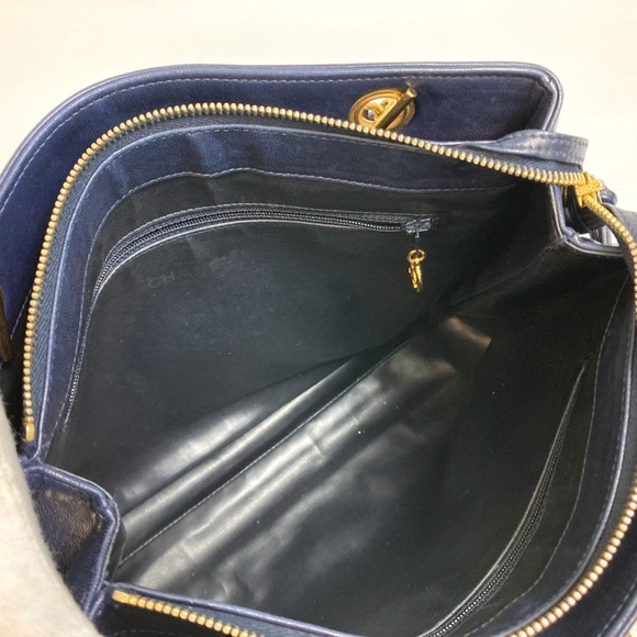 CHANEL Blue Shoulder Bag - Picture 13 of 16